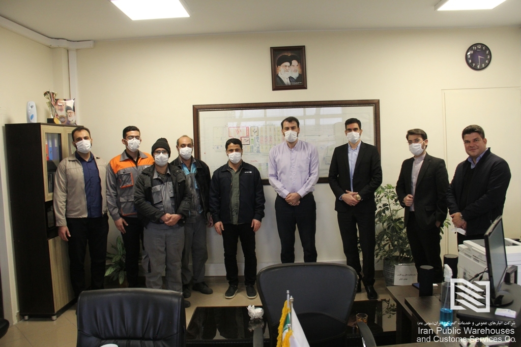 تقدیر از کارکنان برگزیده در طرح ارزیابی عملکرد شرکت انبارهای عمومی و خدمات گمرکی غرب